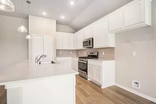 2102 Twin Lakes Blvd, West Columbia, TX 77486 - Photo 9