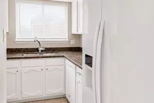 7854 Green Lawn Dr, Houston, TX 77088 - Photo 7