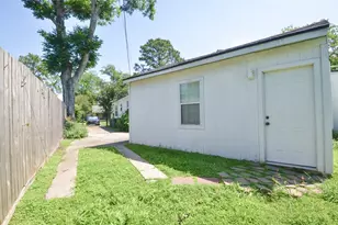 219 W 30th St, Houston, TX 77018 - Photo 27