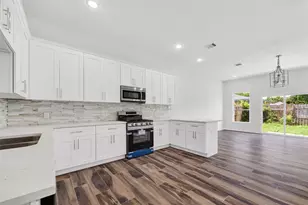 8628 Scott St, Houston, TX 77051 - Photo 11