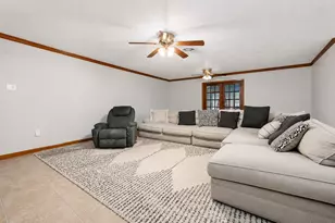 5813 Russell Ln, Baytown, TX 77521 - Photo 5
