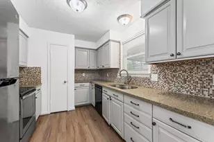 2808 Pinewood Dr, League City, TX 77573 - Photo 9