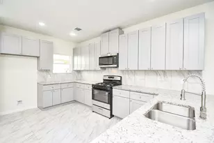 12210 Heather Flower Ln, Houston, TX 77014 - Photo 11