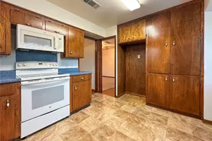 1016 Grove St, Angleton, TX 77515 - Photo 5