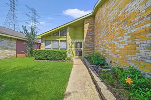 10723 Emery Dr, Houston, TX 77099 - Photo 3