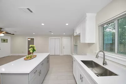 10521 Chesterfield Drive, Houston, TX 77051 - Photo 21