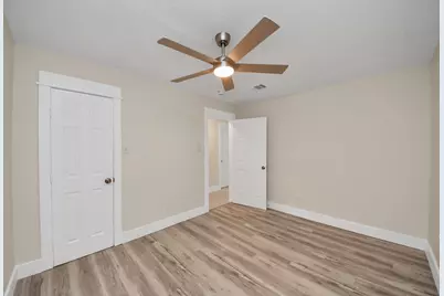 10521 Chesterfield Drive, Houston, TX 77051 - Photo 35