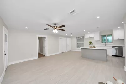 10521 Chesterfield Drive, Houston, TX 77051 - Photo 13