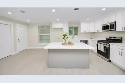 10521 Chesterfield Drive, Houston, TX 77051 - Photo 23