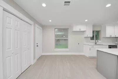 10521 Chesterfield Drive, Houston, TX 77051 - Photo 7
