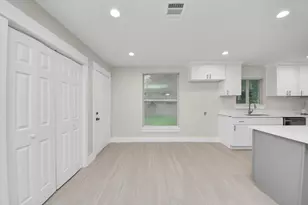 10521 Chesterfield Dr, Houston, TX 77051 - Photo 7