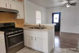 703 N Avenue B, Freeport, TX 77541 - Photo 11