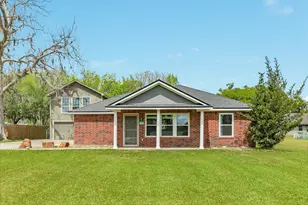 318 S Amherst Dr, West Columbia, TX 77486 - Photo 1