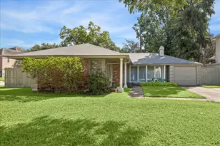 5411 Evergreen St, Bellaire, TX 77401 - Photo 1