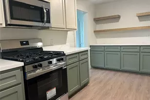 923 W 9th St, Freeport, TX 77541 - Photo 9