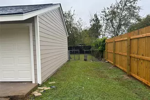 923 W 9th St, Freeport, TX 77541 - Photo 33