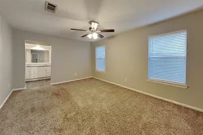 31 S White Pebble Court, The Woodlands, TX 77380 - Photo 5
