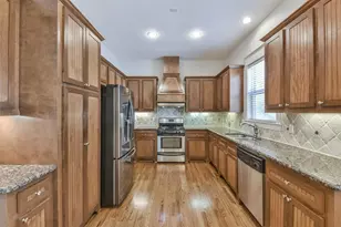 1030 W 16th St, Houston, TX 77008 - Photo 9