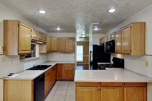 1028 Chesterwood Dr, Pearland, TX 77581 - Photo 9