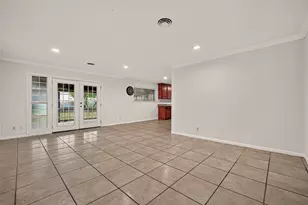 6027 De Moss Dr, Houston, TX 77081 - Photo 5