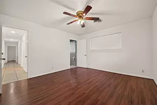 6027 De Moss Dr, Houston, TX 77081 - Photo 15