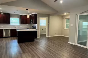 304 S Shadowbend Ave, Friendswood, TX 77546 - Photo 5