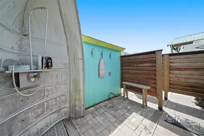 122 Ocean Breeze Drive, Crystal Beach, TX 77650 - Photo 9