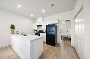 3610 Sealy St, Galveston, TX 77550 - Photo 9