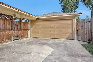 6606 Castle Ln Dr, Houston, TX 77066 - Photo 3