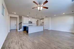 10504 Marston Vineyard Dr, Houston, TX 77025 - Photo 11