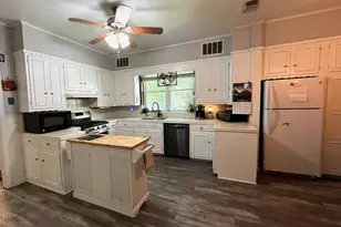 1107 E Lamar St, Palestine, TX 75801 - Photo 11