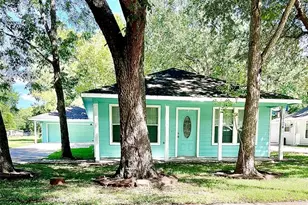 1104 E Walker St, League City, TX 77573 - Photo 1