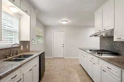 9779 Westview Drive, Houston, TX 77055 - Photo 7