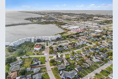 1310 Bayou Shore Drive, Galveston, TX 77551 - Photo 45