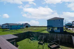 140 Ocean View Dr, Crystal Beach, TX 77650 - Photo 7