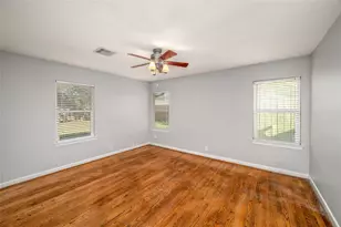 8527 Greenbush St, Houston, TX 77025 - Photo 19