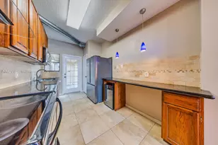 1018 Memorial Village Dr, Houston, TX 77024 - Photo 11
