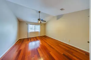 1018 Memorial Village Dr, Houston, TX 77024 - Photo 15