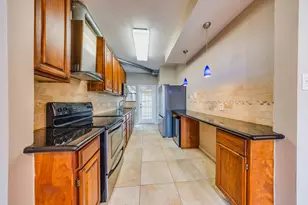 1018 Memorial Village Dr, Houston, TX 77024 - Photo 9