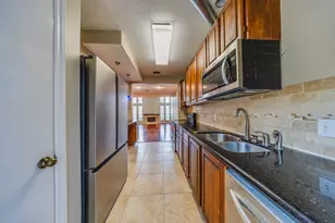 1018 Memorial Village Dr, Houston, TX 77024 - Photo 11