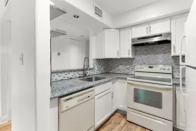 11002 Hammerly Boulevard #105, Houston, TX 77043 - Photo 15