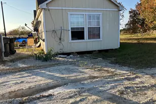 106 Avalon, Palacios, TX 77465 - Photo 3