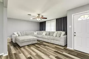 908 W Mulberry St, Angleton, TX 77515 - Photo 5