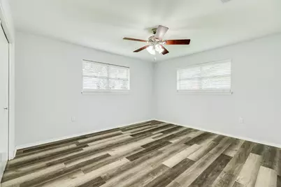 908 W Mulberry Street, Angleton, TX 77515 - Photo 17