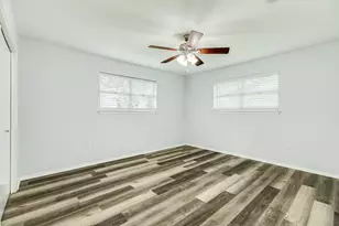 908 W Mulberry St, Angleton, TX 77515 - Photo 17