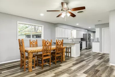 908 W Mulberry Street, Angleton, TX 77515 - Photo 13