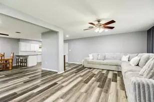 908 W Mulberry St, Angleton, TX 77515 - Photo 7