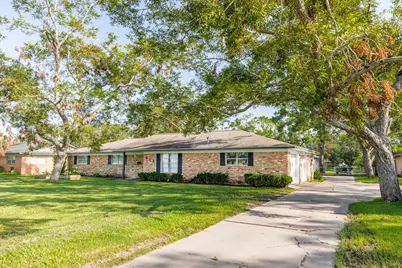 908 W Mulberry Street, Angleton, TX 77515 - Photo 3