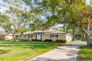 908 W Mulberry St, Angleton, TX 77515 - Photo 3