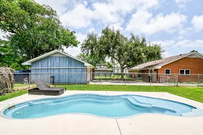 204 S Bay Boulevard, Palacios, TX 77465 - Photo 7